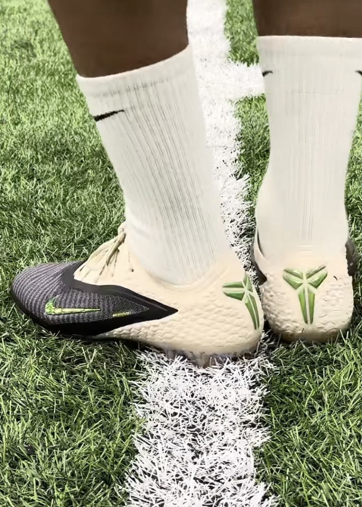 Nike Phantom 6 Mamba Kobe Bryant Boots